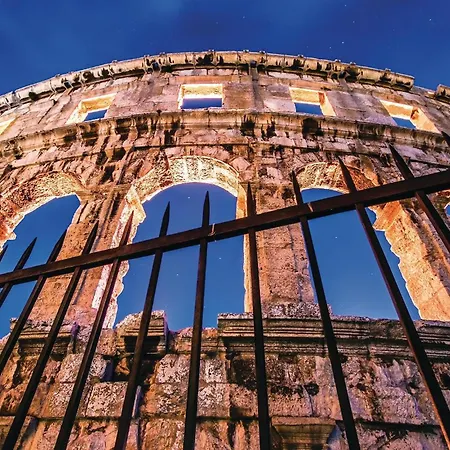 1 Bedroom Amazing In Pula