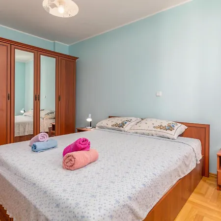 1 Bedroom Amazing In Apartment Pula