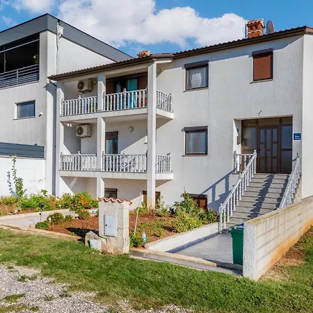 1 Bedroom Gorgeous In *