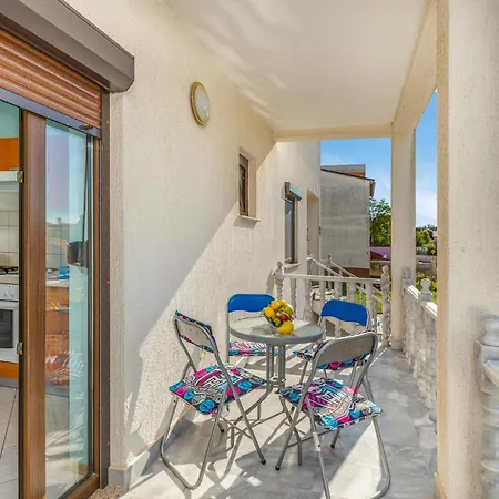 1 Bedroom Gorgeous In アパート
